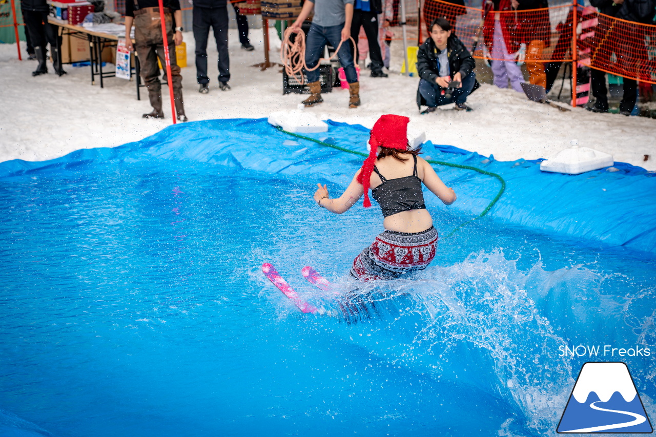 富良野スキー場｜いよいよインターナショナルなイベントに？！春シーズン恒例『第13回 Pond Skimming 池渡り』開催～♪
